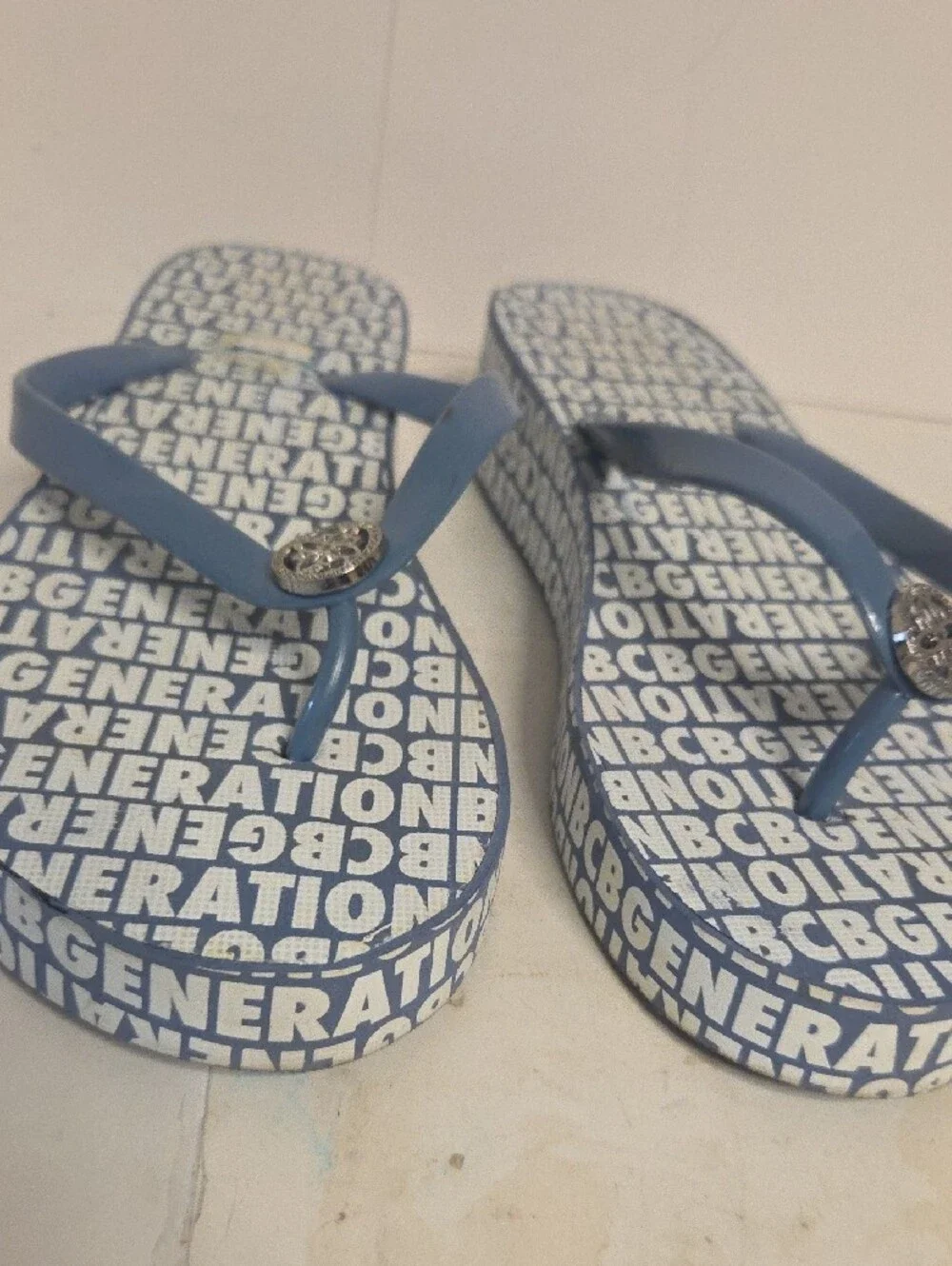 BCBGeneration Light Blue Logo Platform Flip Flops Size 10 New W Out Tag